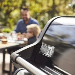 Spirit E-325 GBS Gasbarbecue 20 Spirit E-325 GBS Gasbarbecue -BBQ Accessoires Verkoop Spirit E325 Lifestyle 4 1800x1800